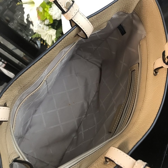 Michael Kors Bedford Medium Tote Handbag and Wallet - Picture 7 of 15